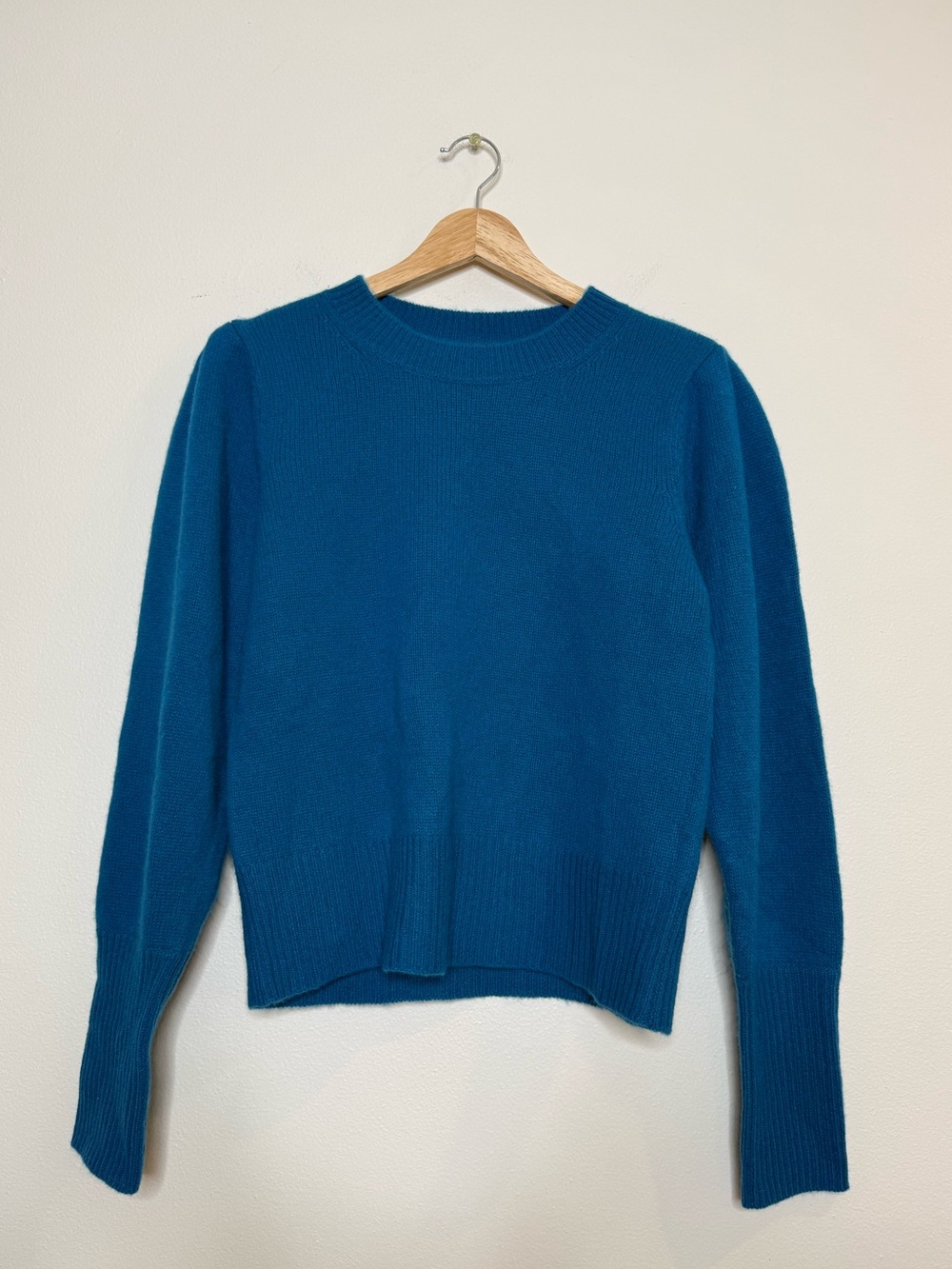 Aqua Cashmere 100% Cashmere Puff Shoulder Sleeve Crew Sweater in Aqua teal xs
